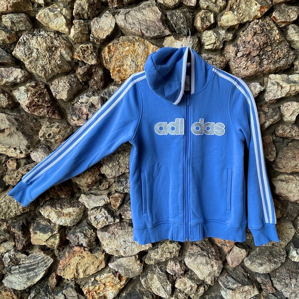 Vintage adidas zip! Silver logo patch! Size small